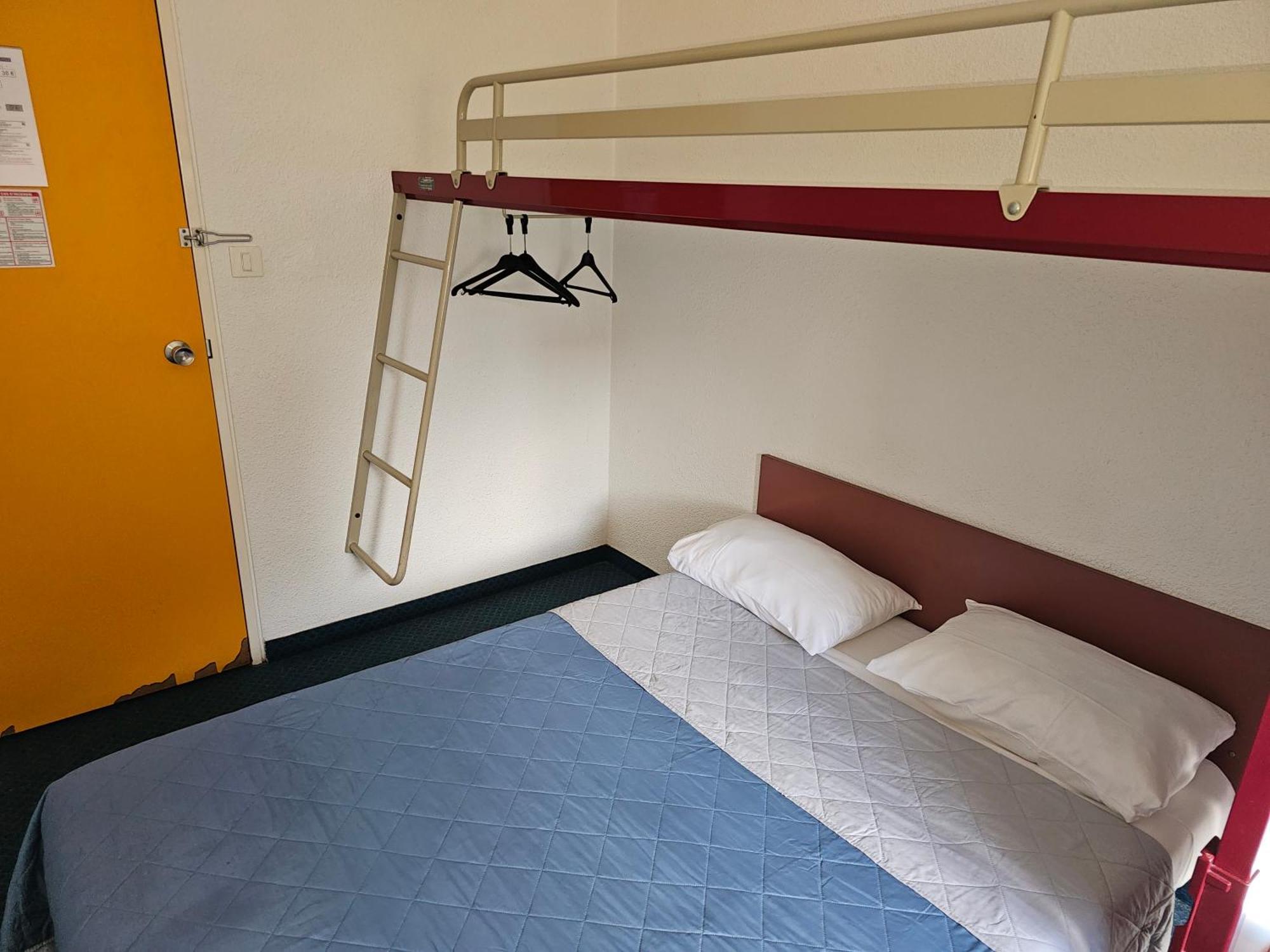 Formul'Eco Hotel Louvroil Kültér fotó