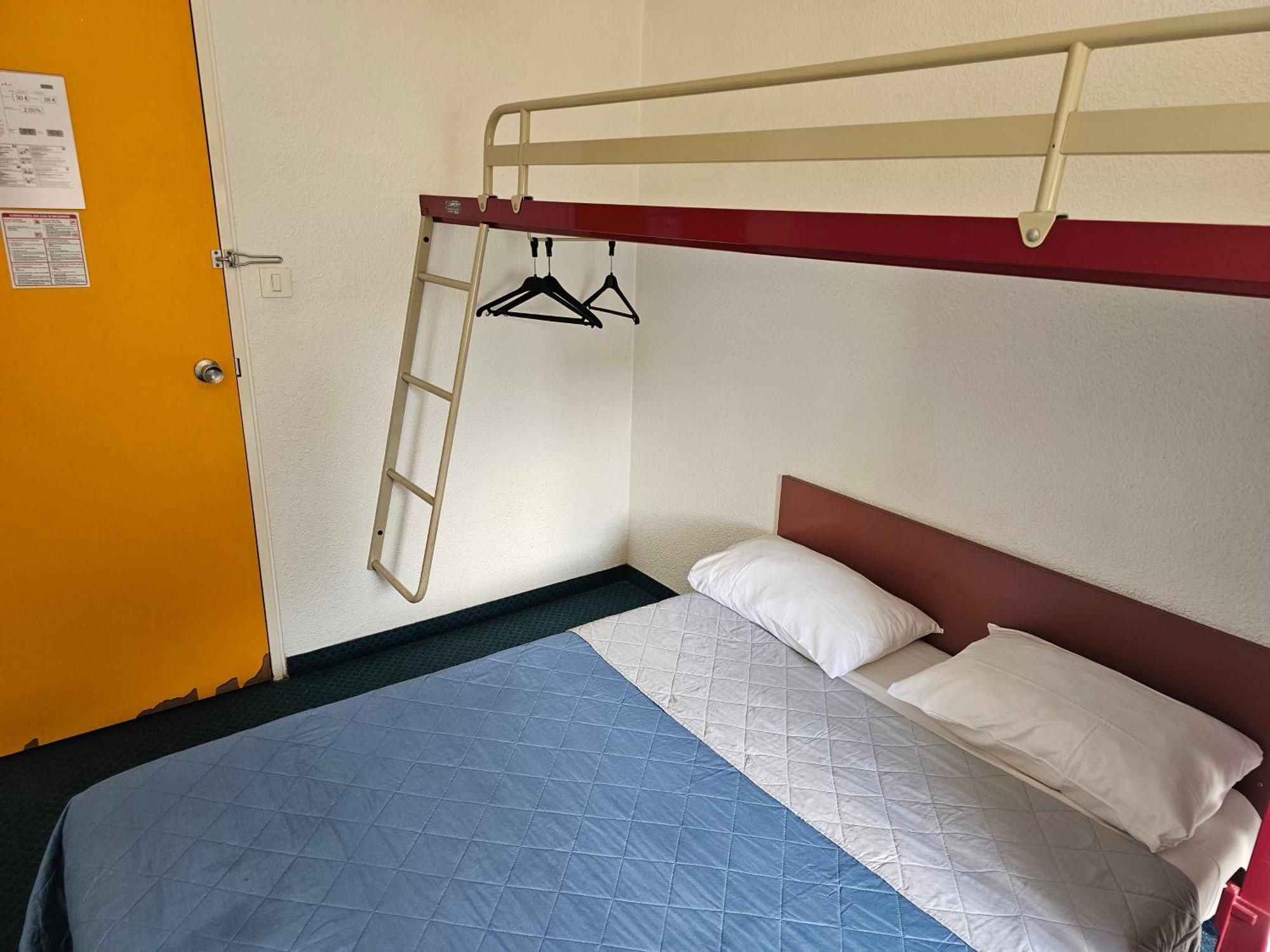 Formul'Eco Hotel Louvroil Kültér fotó