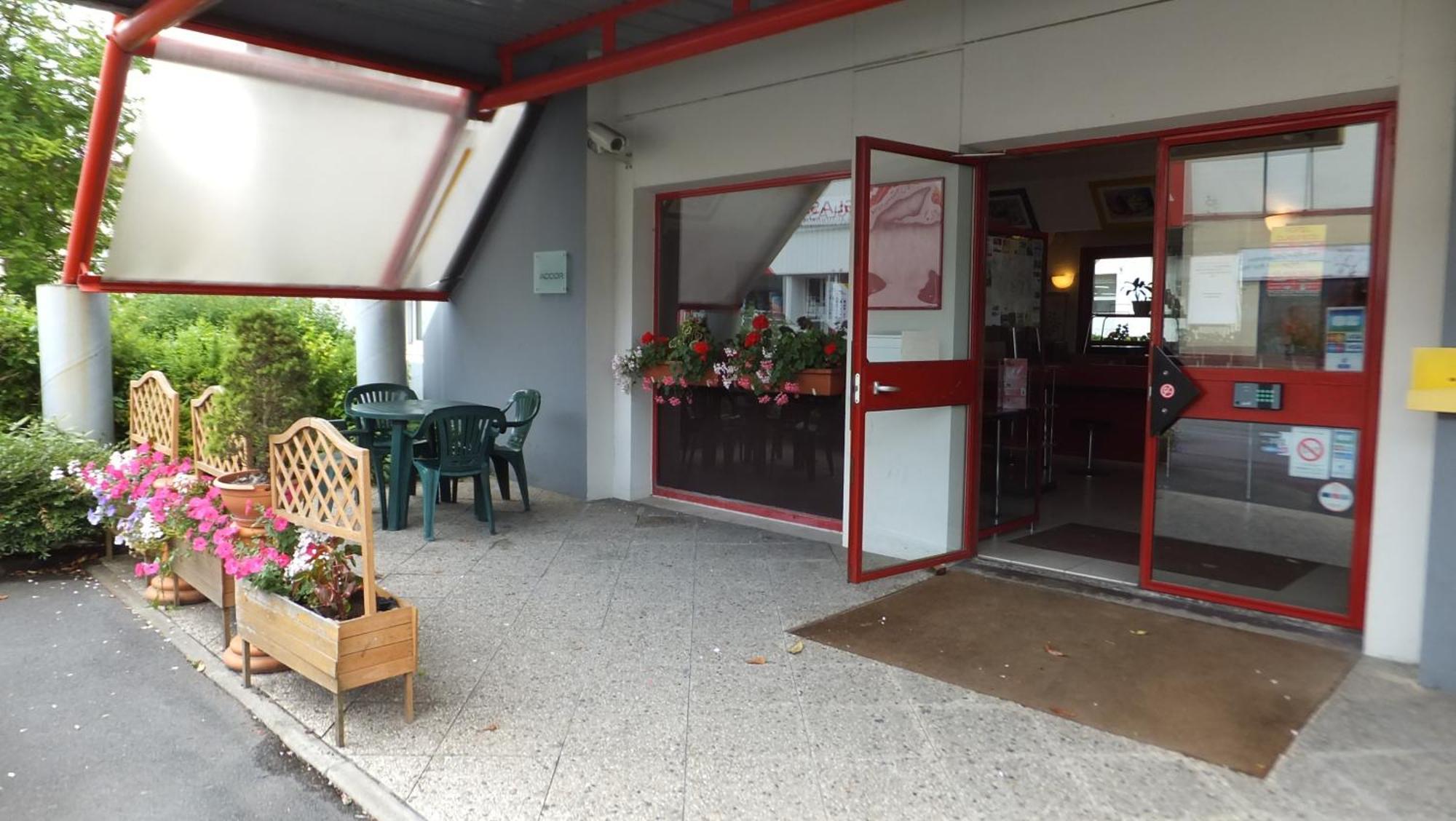 Formul'Eco Hotel Louvroil Kültér fotó